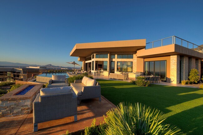 Building Photo - 661 Dragon Peak Dr