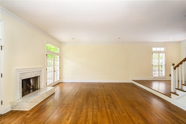 Building Photo - 1034 St James Crossing