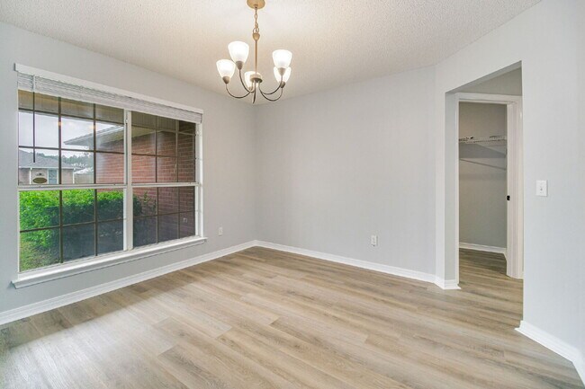 Building Photo - Beautiful property in highly desirable Lilian Woods Subdivision!