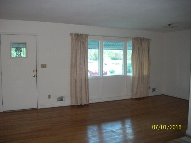 Building Photo - 2851 Wells Dr