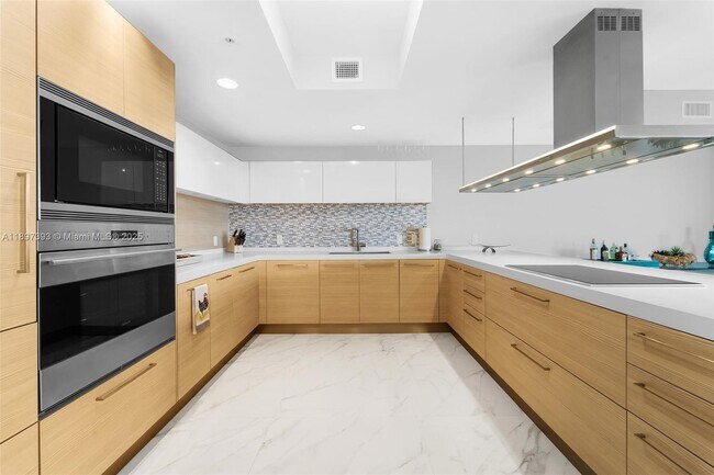 Building Photo - 17111 Biscayne Blvd