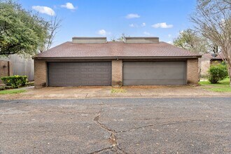 Building Photo - Two Story Townhouse with Natural Setting - Water Included