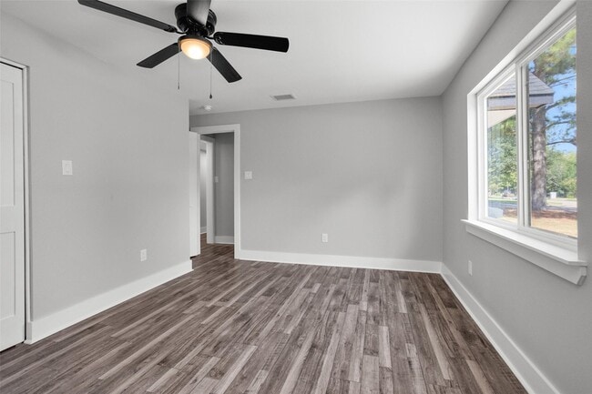 Building Photo - 101 April Point Pl