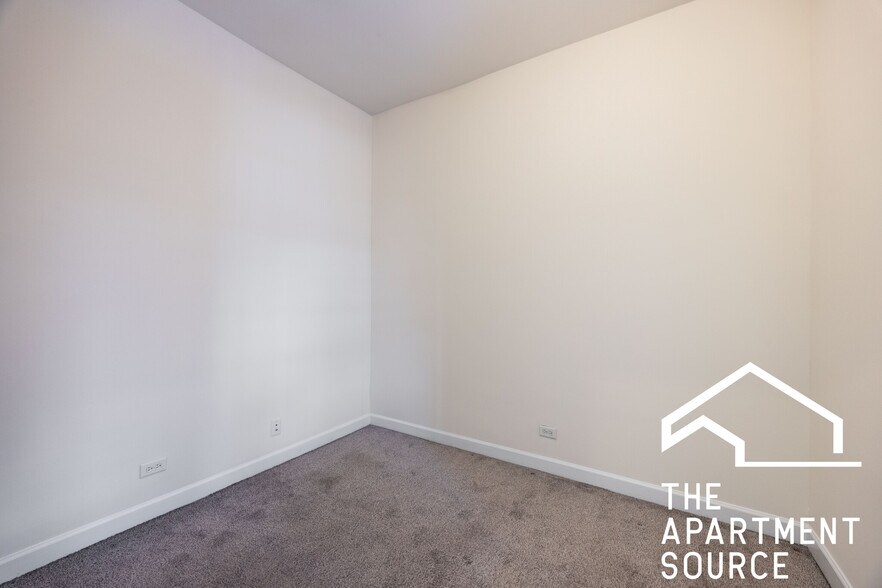 Building Photo - 2130 W Concord Pl