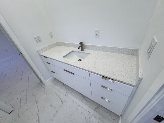 Building Photo - 1027 Kismet Pkwy