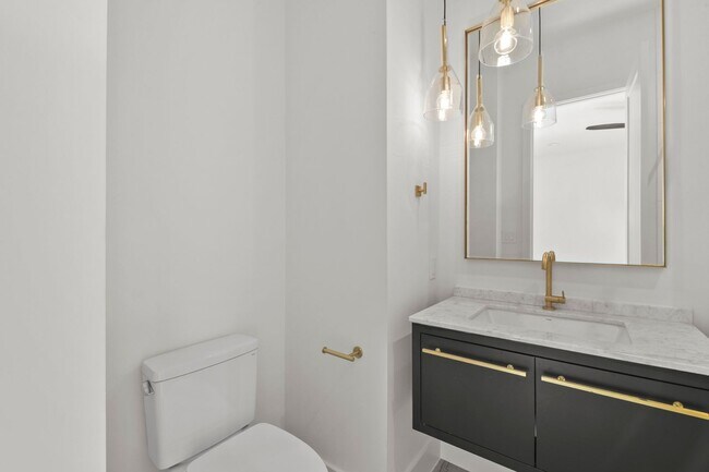 Building Photo - Exclusive Montrose Residence W/ High-End D...