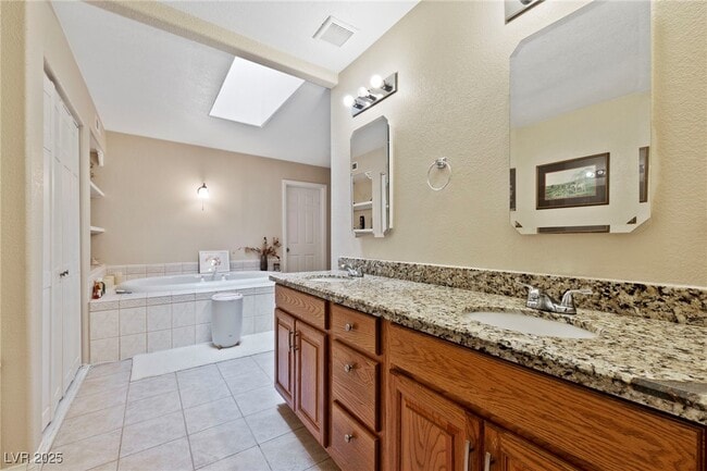Building Photo - 5518 Avenida Vaquero