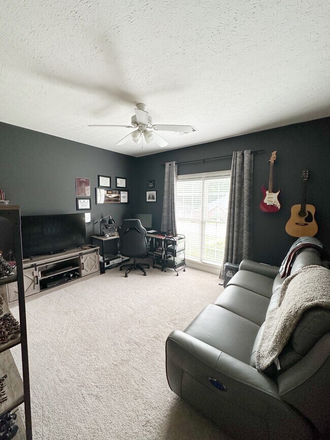 Building Photo - 5004 Hunter Ln