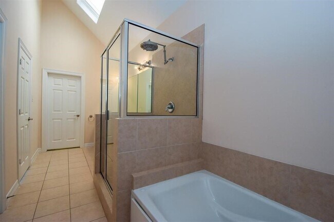 Building Photo - 815 Garden Rose Ln