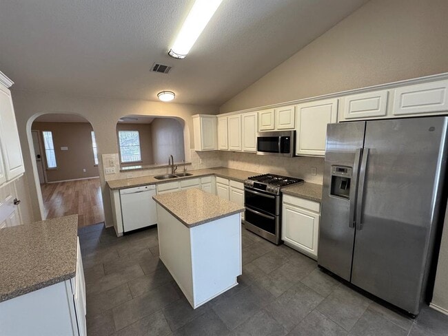 Building Photo - 5733 Hartson