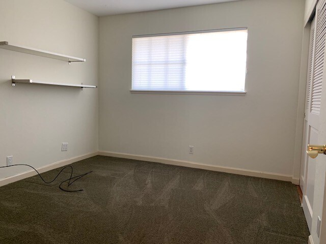 Building Photo - Beautifully Remodeled Evergreen house - hardwood, granite, A/C, stainless - Dogs welcome
