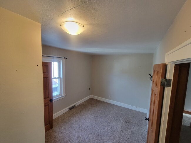 Building Photo - 921 Bell Ave