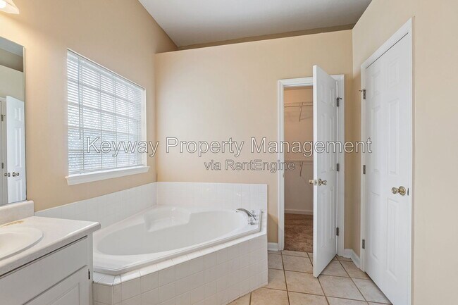 Building Photo - 803 Bell Springs Ct