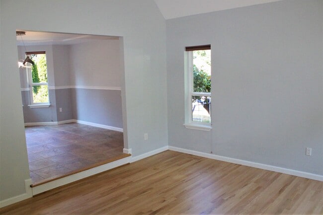 Building Photo - 321 Keach Ct