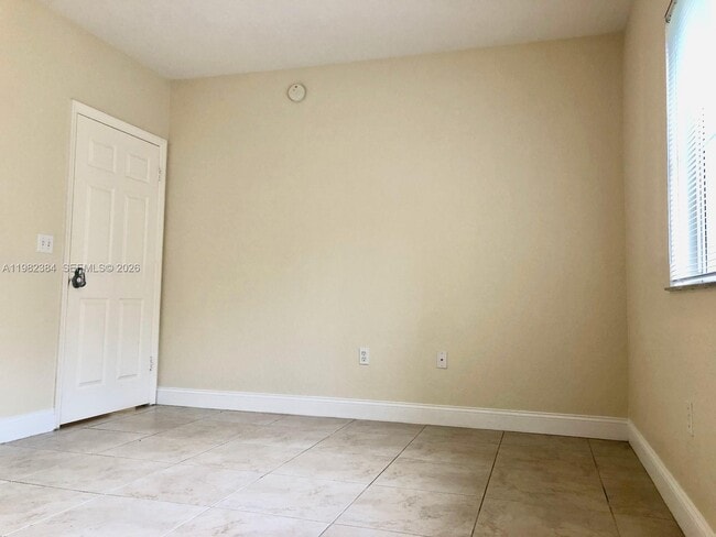 Building Photo - 2557 Centergate Dr