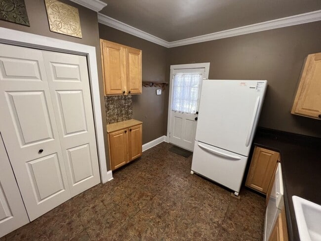 Building Photo - Location!  Location!  Adorable 2 bedroom, 1 bath home near Zachary High