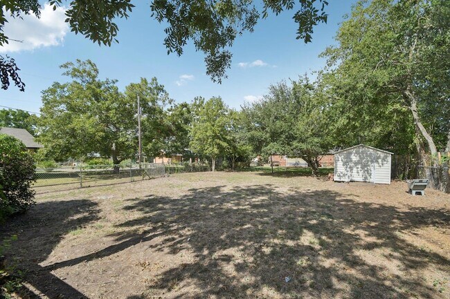 Building Photo - 308 Taylor Rd