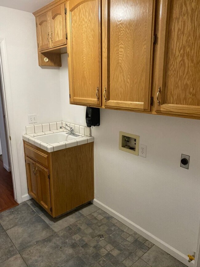 Building Photo - 2096 Alcott St