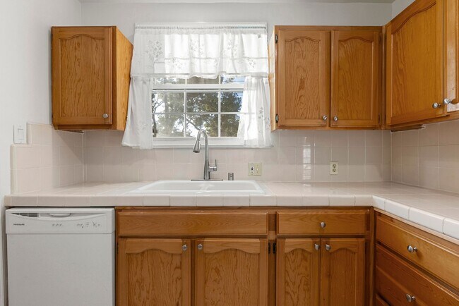 Building Photo - 1209 Orange Grove Ave