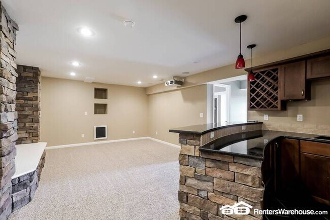 Building Photo - 4 Bed 3.5 Bath In Shawnee! Available NOW!!