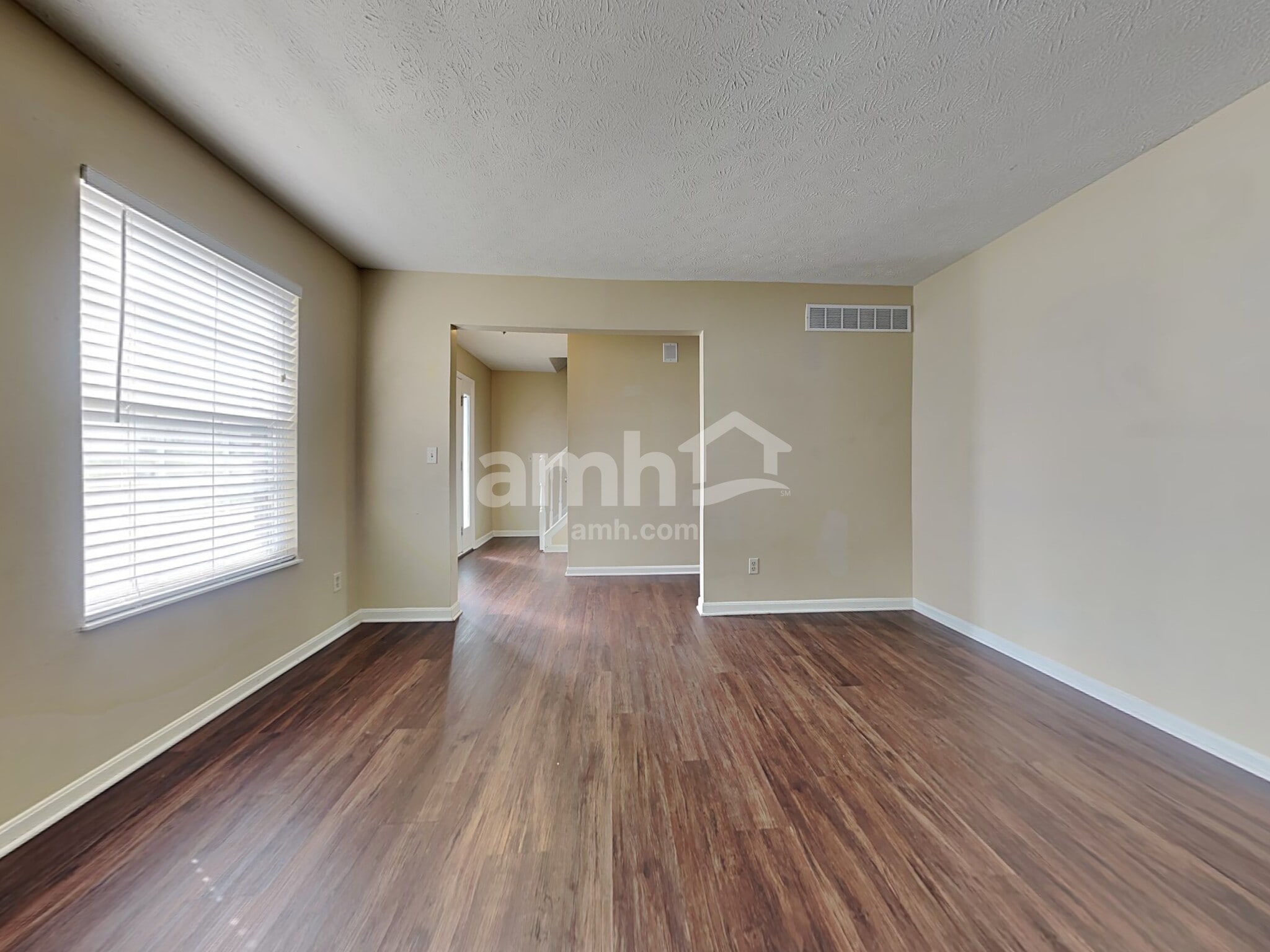 Building Photo - 3679 Shorewood Dr