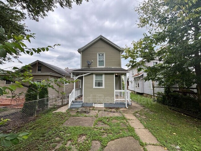 Building Photo - 411 Millikin St