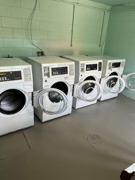 Building Photo - 80 Riverside Dr