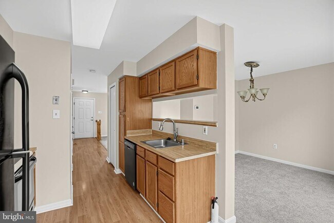 Building Photo - 502 Meadowmist Way