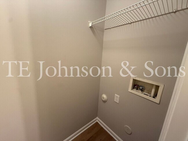 Building Photo - 3355 Kensington Pl