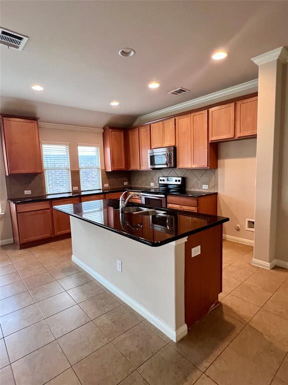 Building Photo - 929 Coulee Dr
