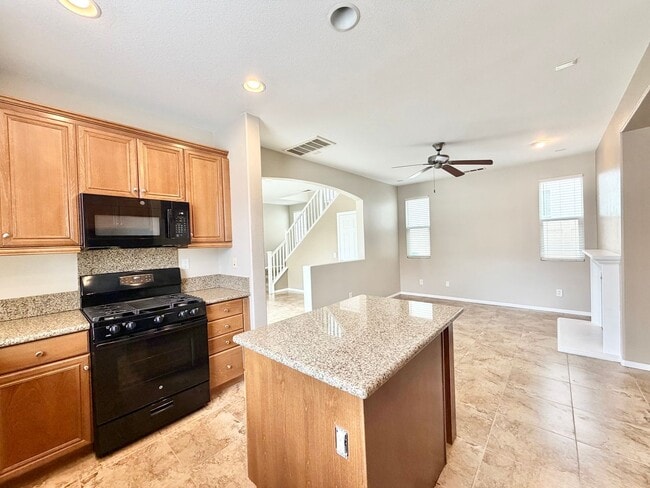 Building Photo - Charming 3 Bedroom Bel Flora Home with Private Patio & Amenities