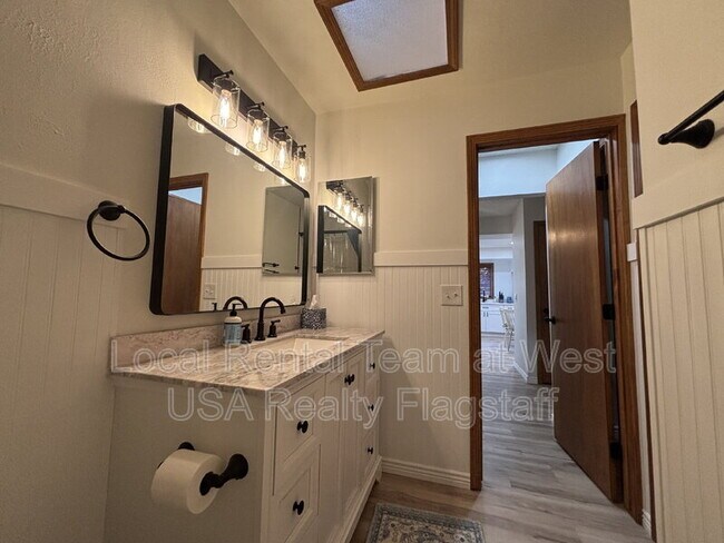 Building Photo - 2340 N Plateau Dr