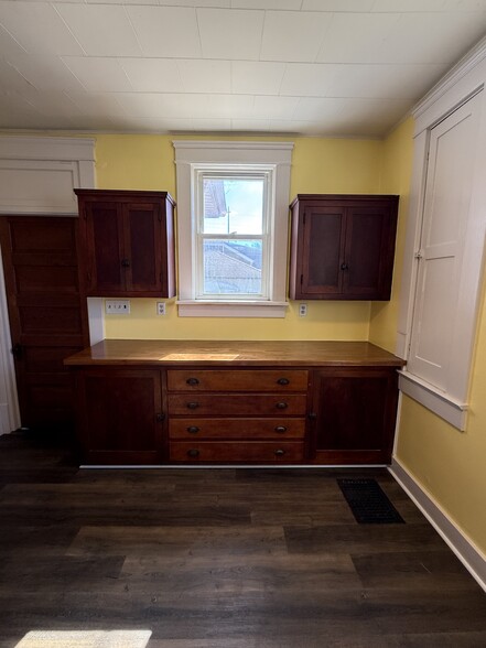 Building Photo - 315 N 10th St