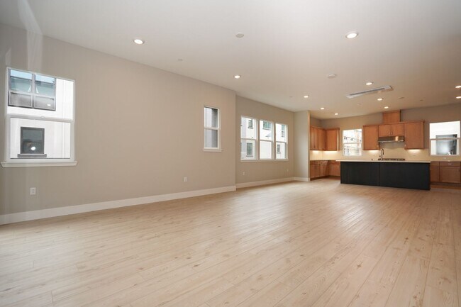 Building Photo - New Construction End Unit Luxury Townhome in Central Sunnyvale Location!