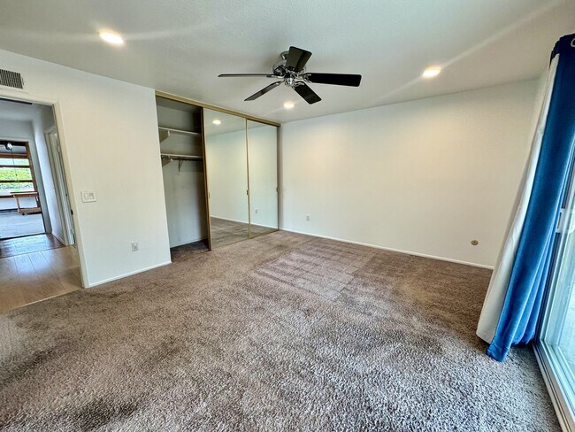 Building Photo - 2027 Fuerte Ln
