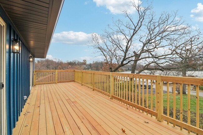 Building Photo - 23460 W N Lakewood Ln