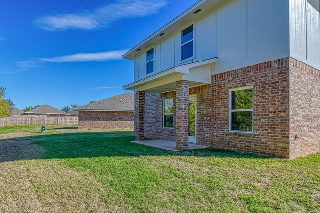 Building Photo - Brand New Construction! Lawn care included!