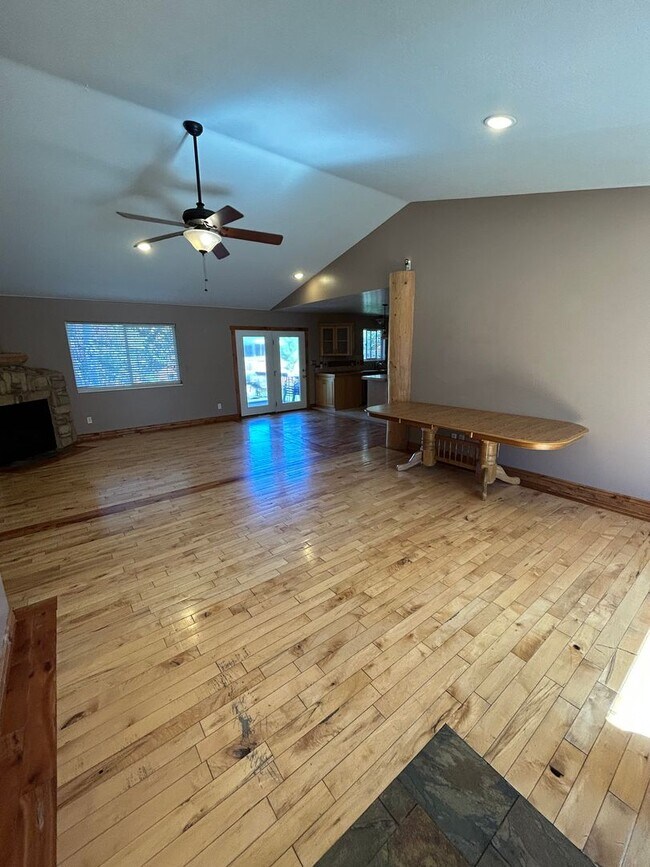 Building Photo - 5 Bedroom 3 Bathroom House in Heber, Utah