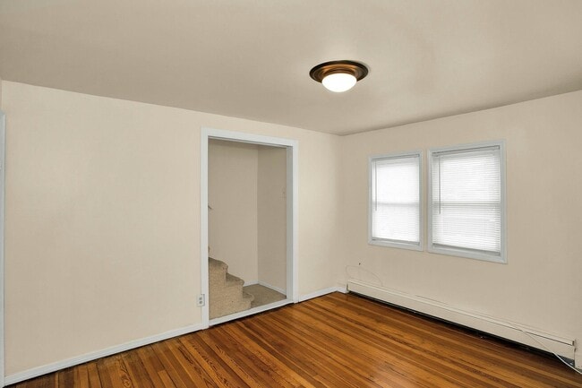 Building Photo - 217 Rocklyn Ave