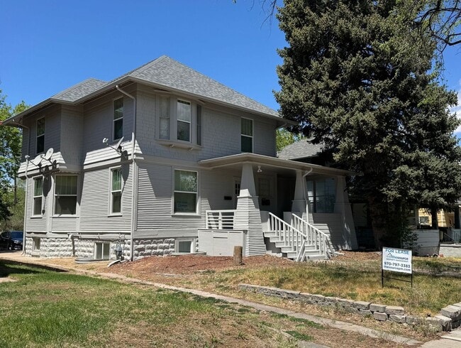Building Photo - 8 Bedroom Home with 3 Kitchens Near UNC - Available as a single home or 2 separate units.