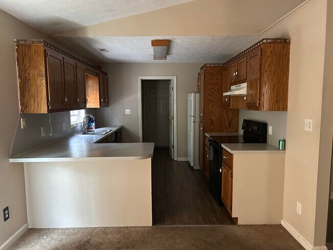 Building Photo - 635 Blackstone Dr