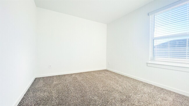 Building Photo - 31639 Featherstone Trl