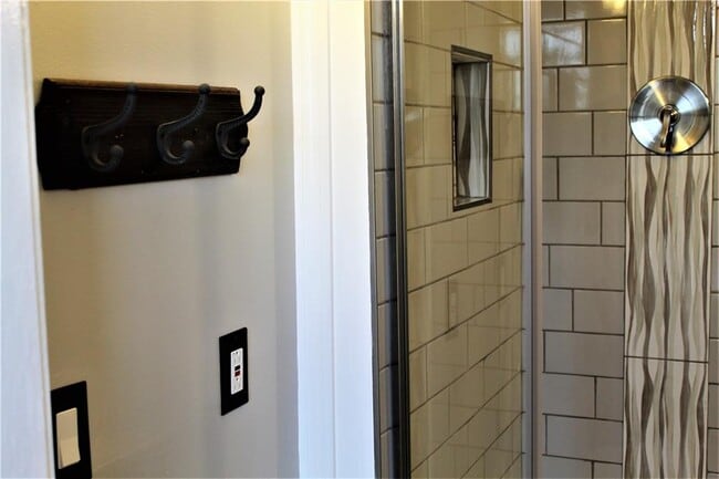 Building Photo - 283 Spring St