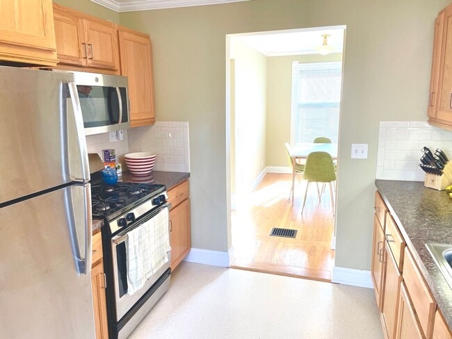 Building Photo - 2 bedroom in Heritage Hill