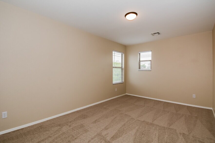 Building Photo - 15331 W Cameron Cir