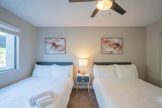 Building Photo - 8550 E McDowell Rd