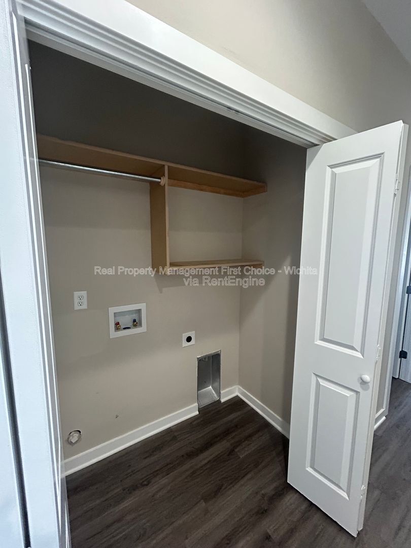 Building Photo - 1736 E Decarsky Ct