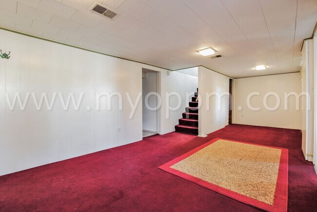 Building Photo - Raised Ranch | 3 Bedroom 2 Bathroom Home | Benson