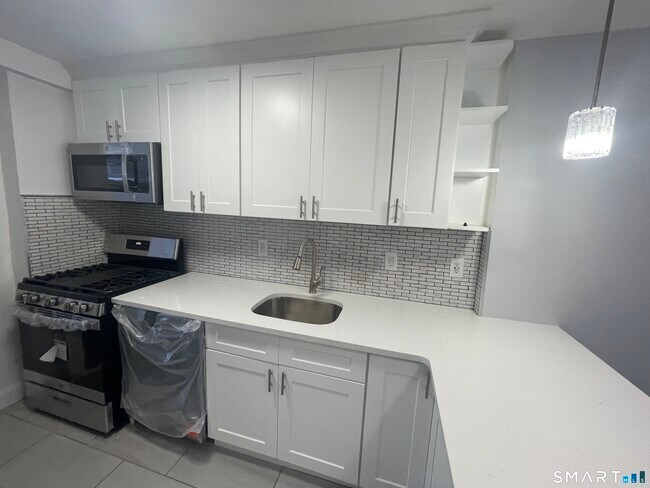 Building Photo - 91 Strawberry Hill Ave