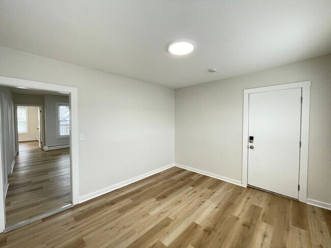 Building Photo - 124 Beech St